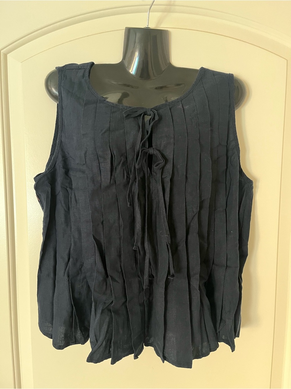 Banana Republic Navy Sleeveless Pleated Tie-Front Tank